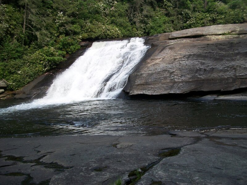 Waterfall on Rocky Ledge — Green