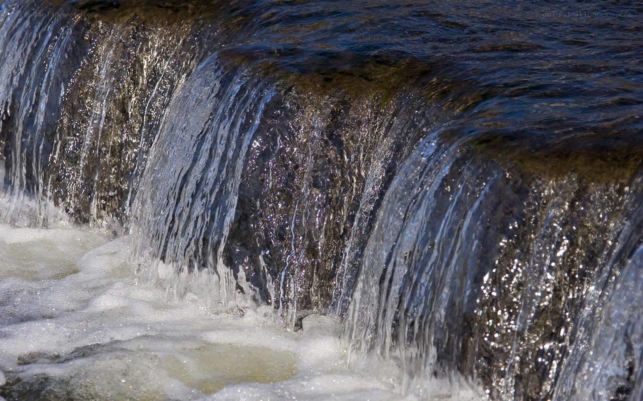Waterfall over a rock ledge