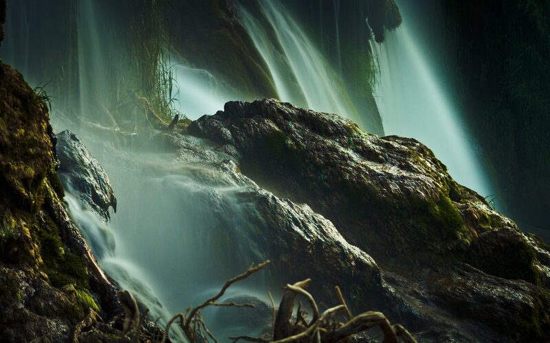 Waterfall over Mossy Rocks — Green