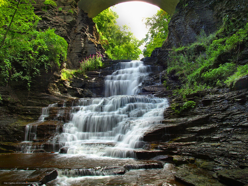 Waterfall under Stone Arch — Green