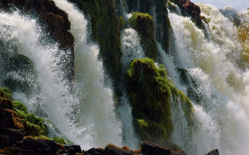 Waterfall with Moss — Green, Dynamic