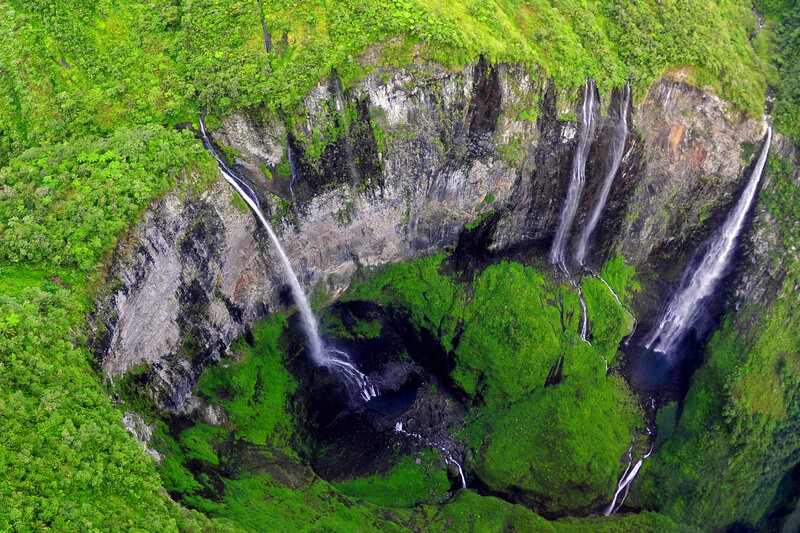 Waterfalls in Canyon — Green, Dramatic