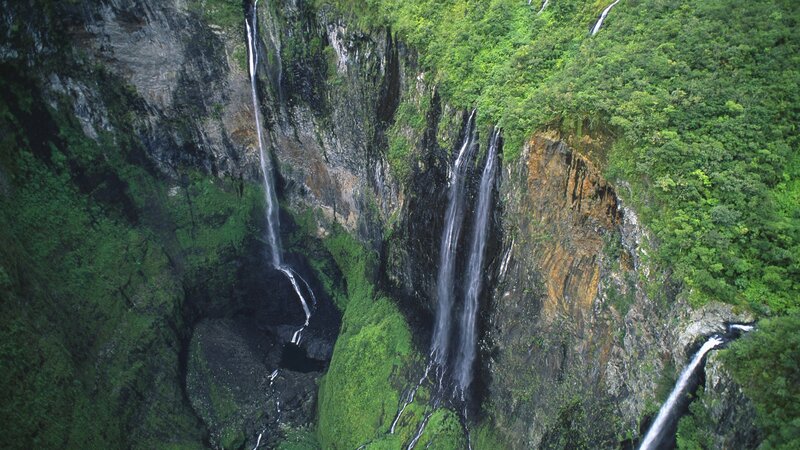 Waterfalls in Canyon — Green, Natural
