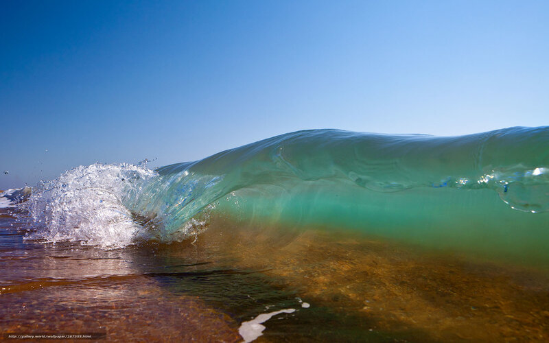 Wave breaking on shore