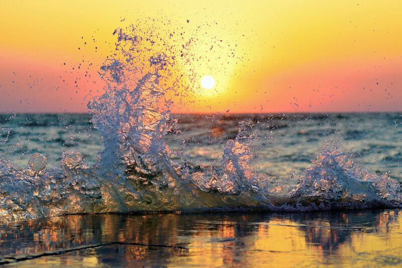 Wave Crashing at Sunset — Yellow