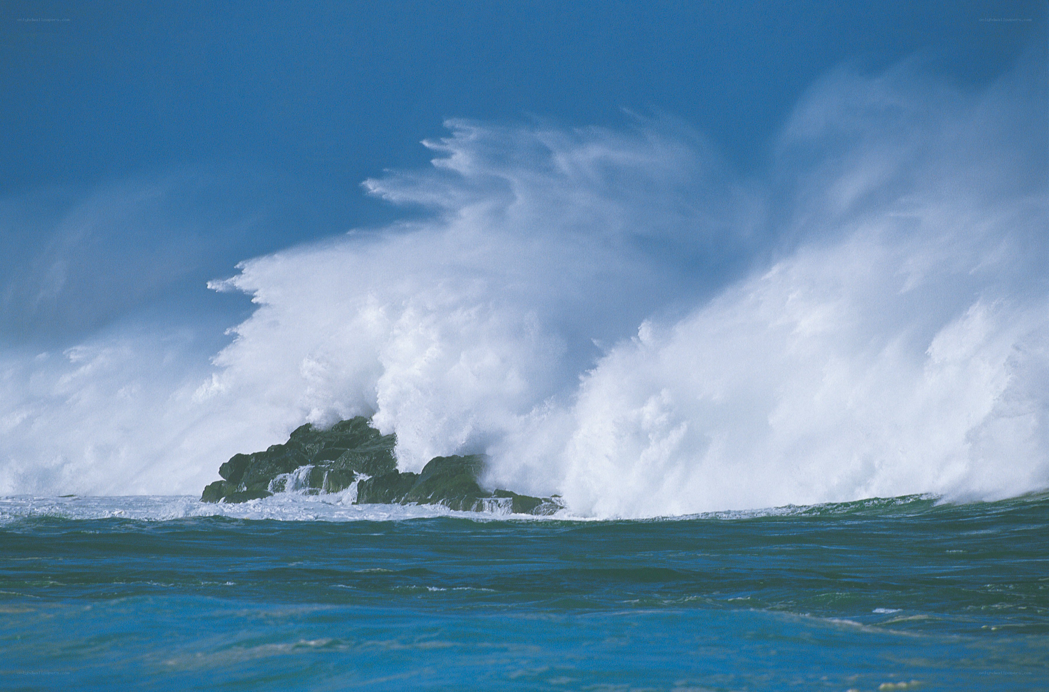 Wave crashing on rocks