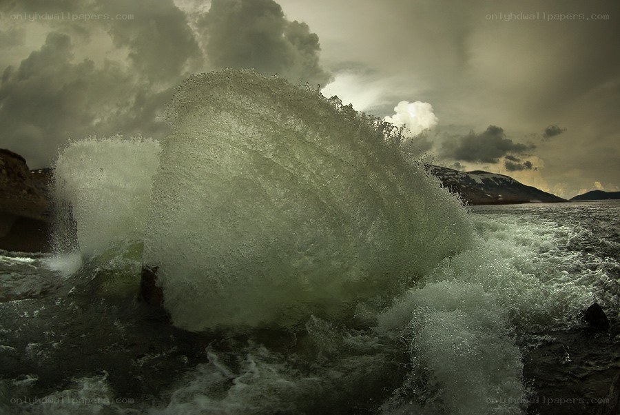 Wave crashing on rocks