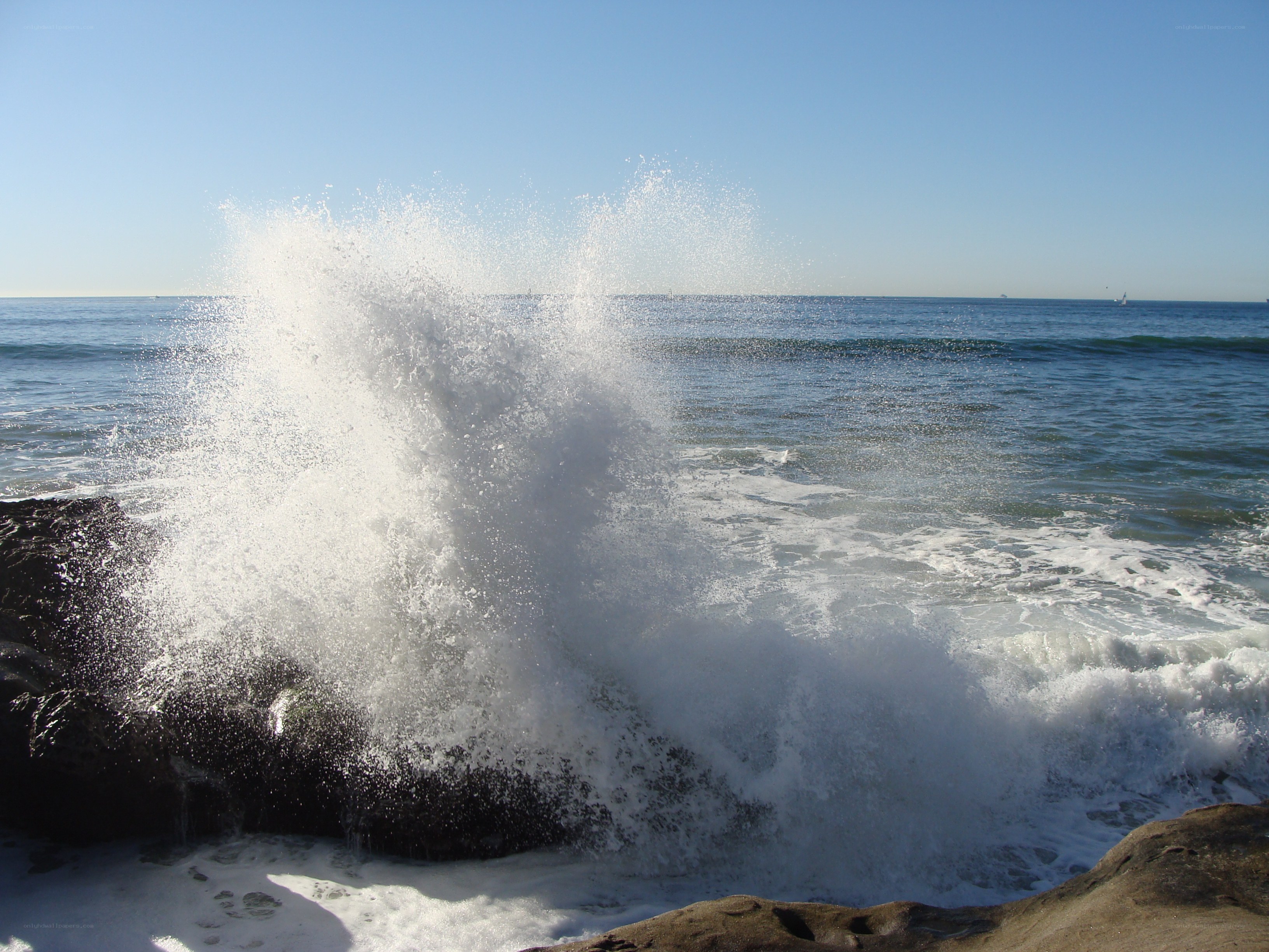 Wave crashing on rocks