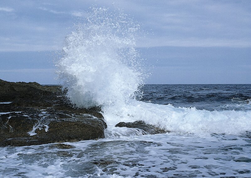 Wave Crashing on Rocks — Sky