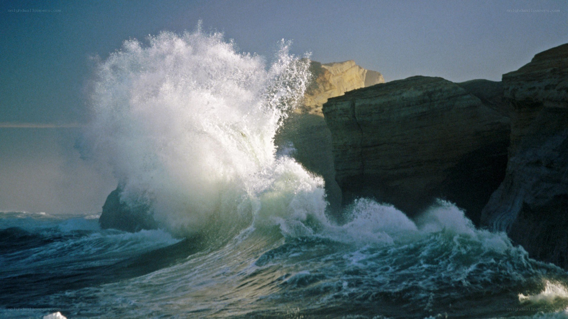 Wave crashing on rocky cliffs