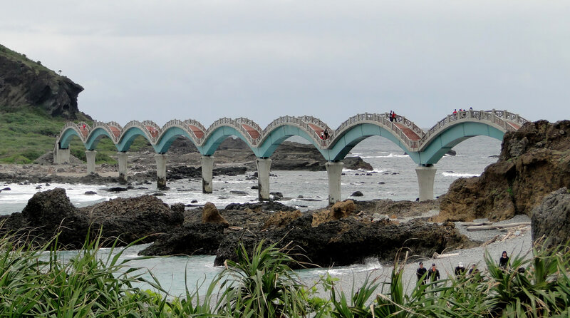 Wave-shaped Bridge