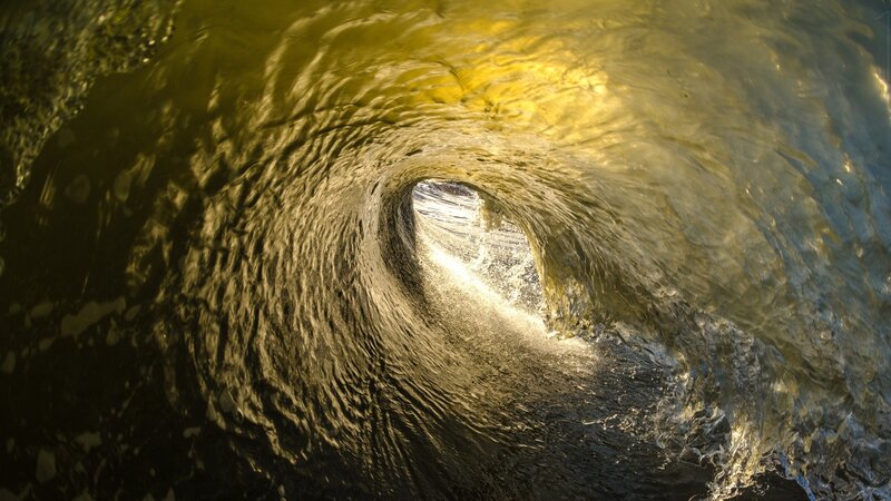 wave tunnel from underwater