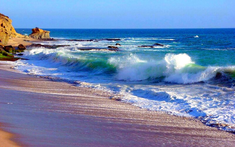 Waves Crashing on Beach — Blue, Dynamic