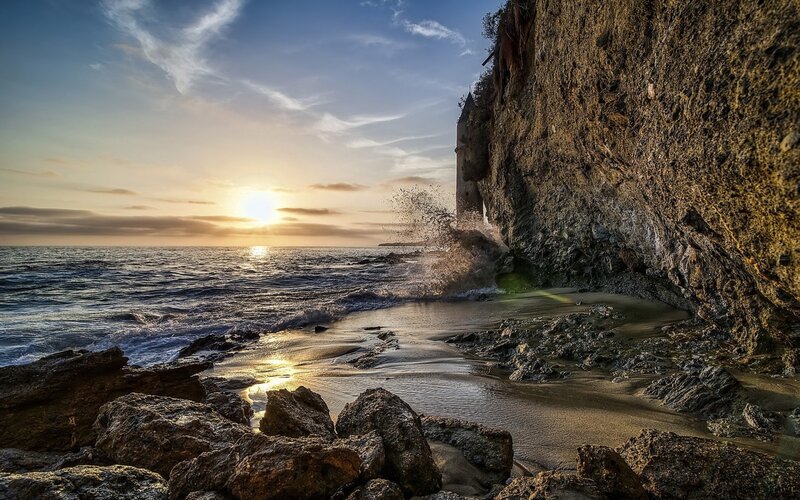 Waves Crashing on Cliff — Blue