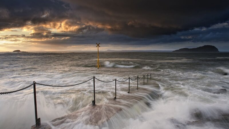 Waves Crashing on Pier — Gray