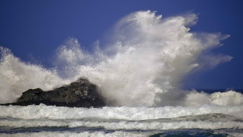 Waves crashing on rocks