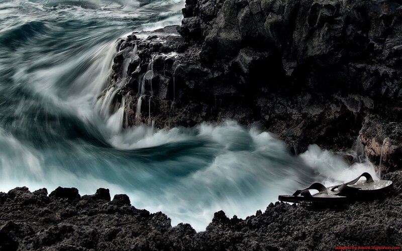 Waves Crashing on Rocks — Black