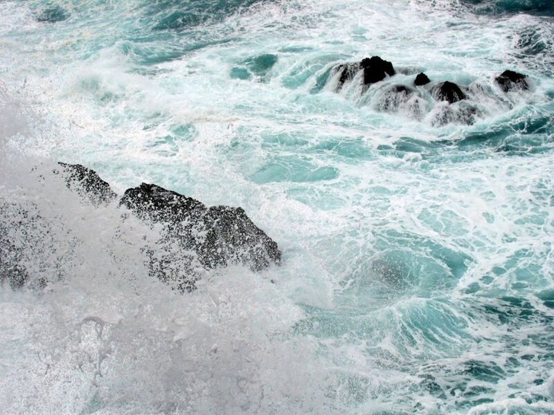 Waves Crashing on Rocks — Dramatic, Black