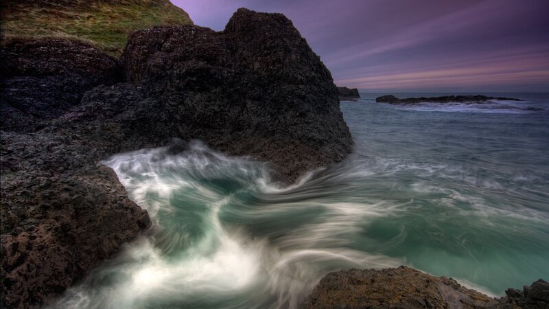 Waves Crashing on Rocks — Dramatic, Green