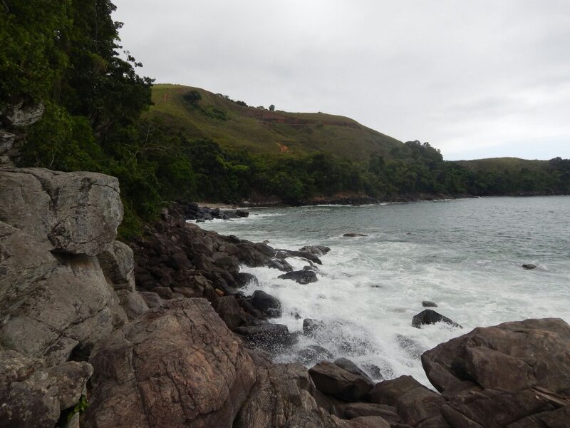 Waves Crashing on Rocks — Gray, Calm