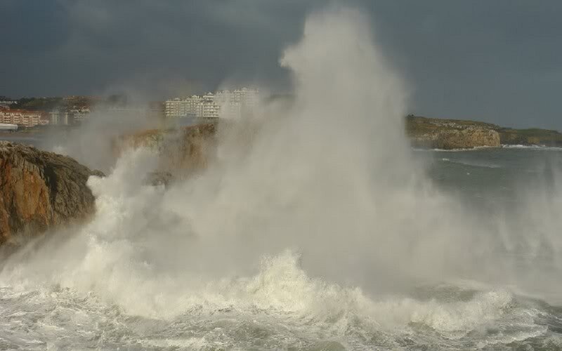 Waves Crashing on Rocks — Gray, Dramatic, Photograph, Cliffs