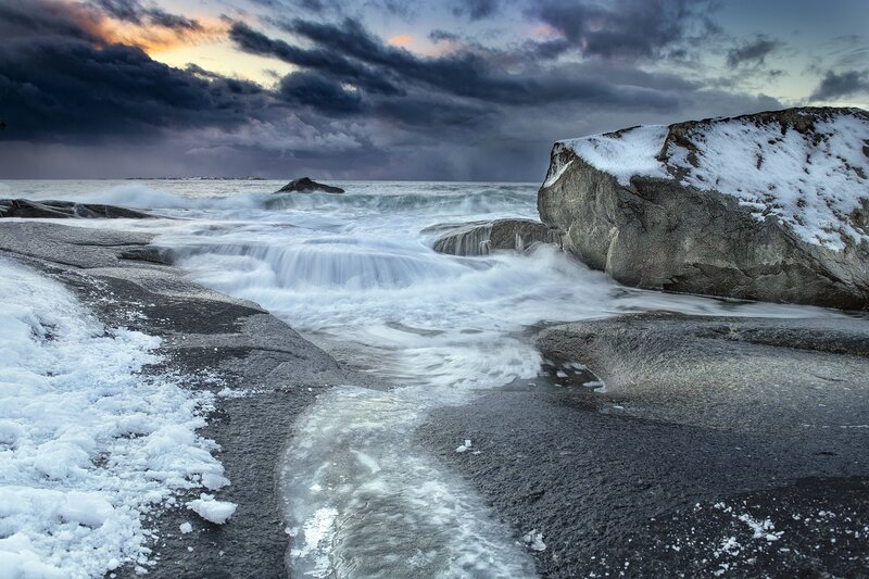 Waves Crashing on Rocks — Gray, Dramatic, Winter