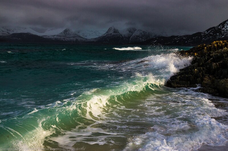 Waves Crashing on Rocks — Green, Dramatic, Winter