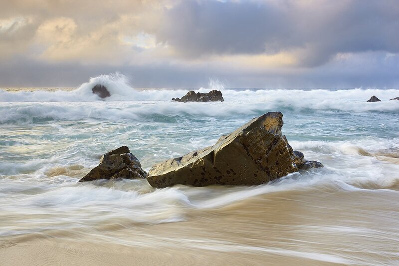 Waves Crashing on Rocks — Photograph, Ocean