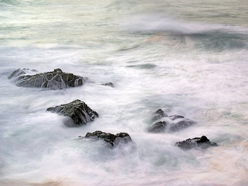 Waves Crashing on Rocks — White, Dynamic