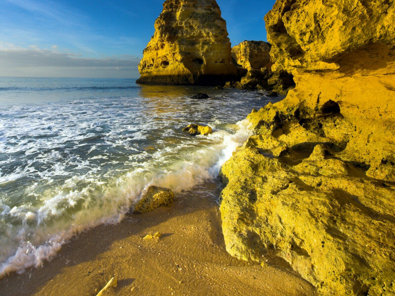 Waves Crashing on Rocks — Yellow, Serene