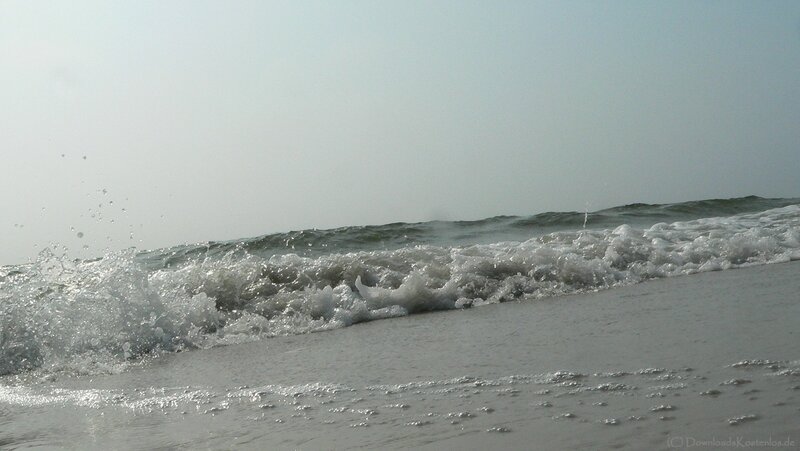 Waves Crashing on Shore — Gray, Calm