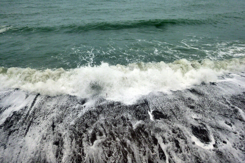 Waves Crashing on Shore — Green, Dynamic