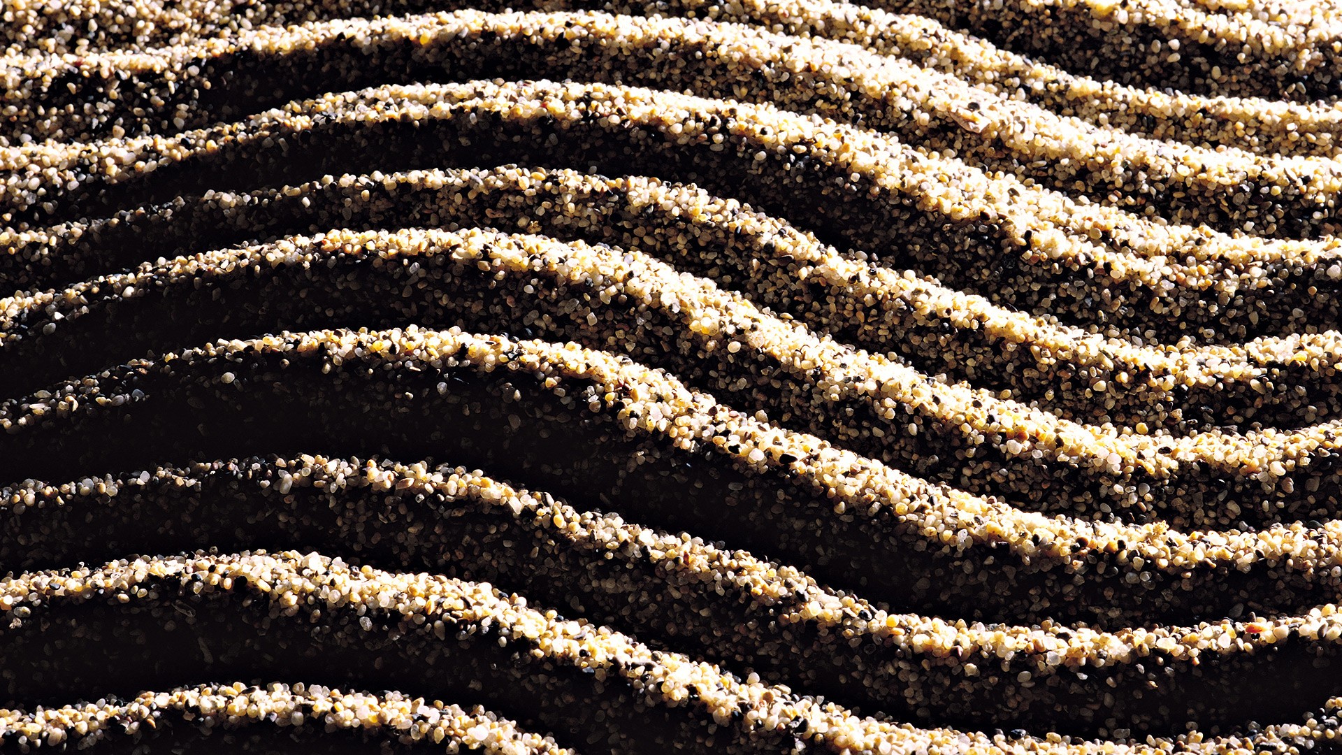 Wavy sand patterns
