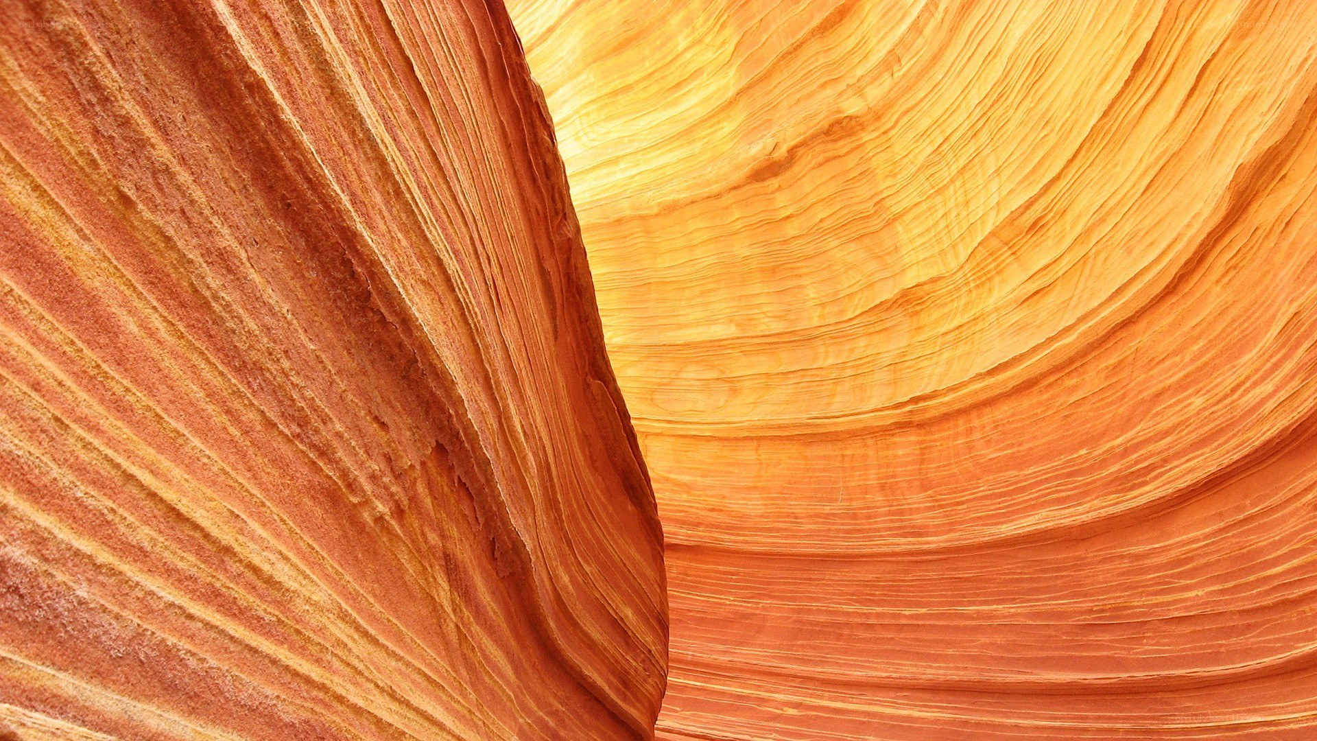 Wavy sandstone formations