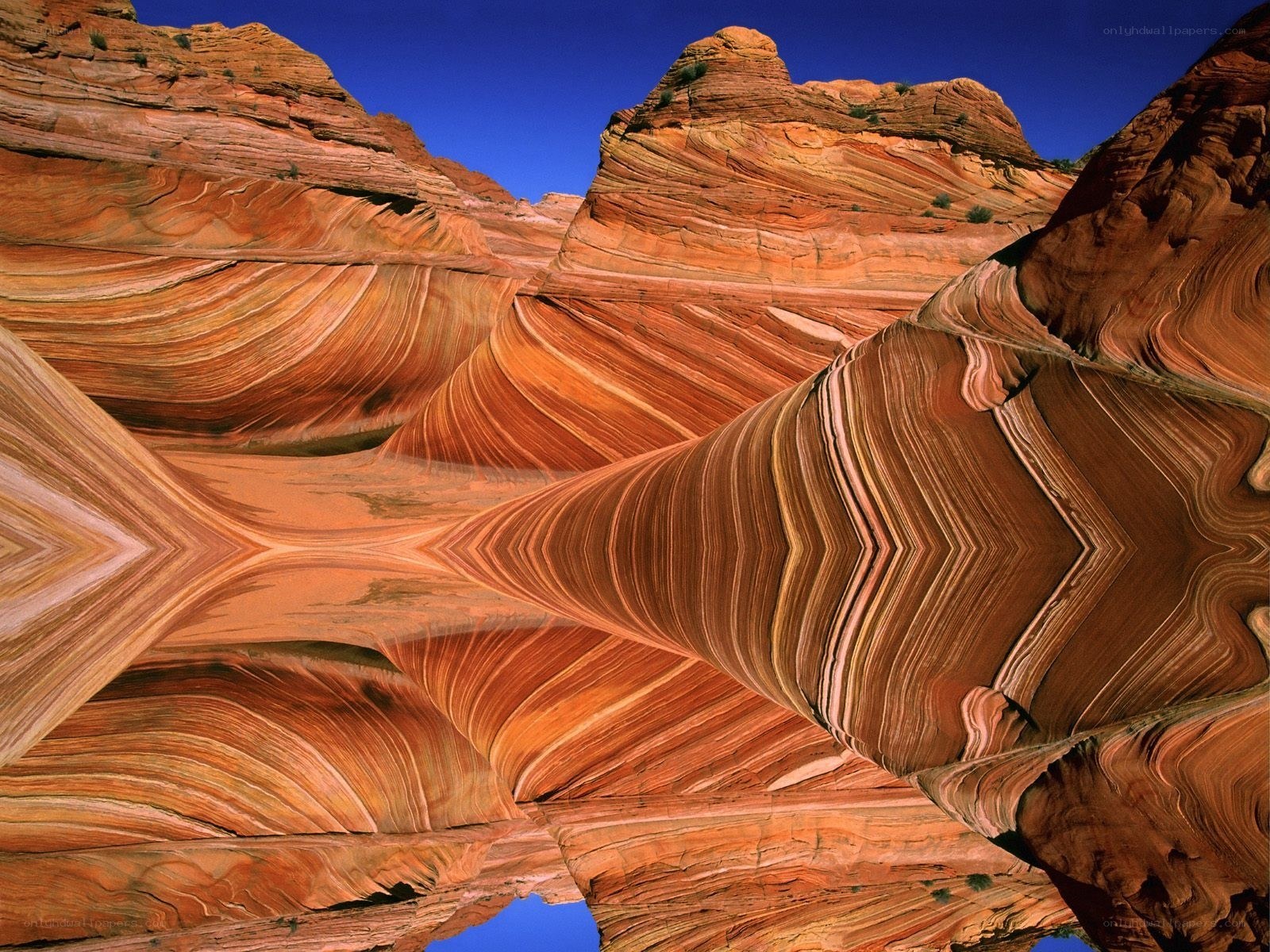 Wavy sandstone formations