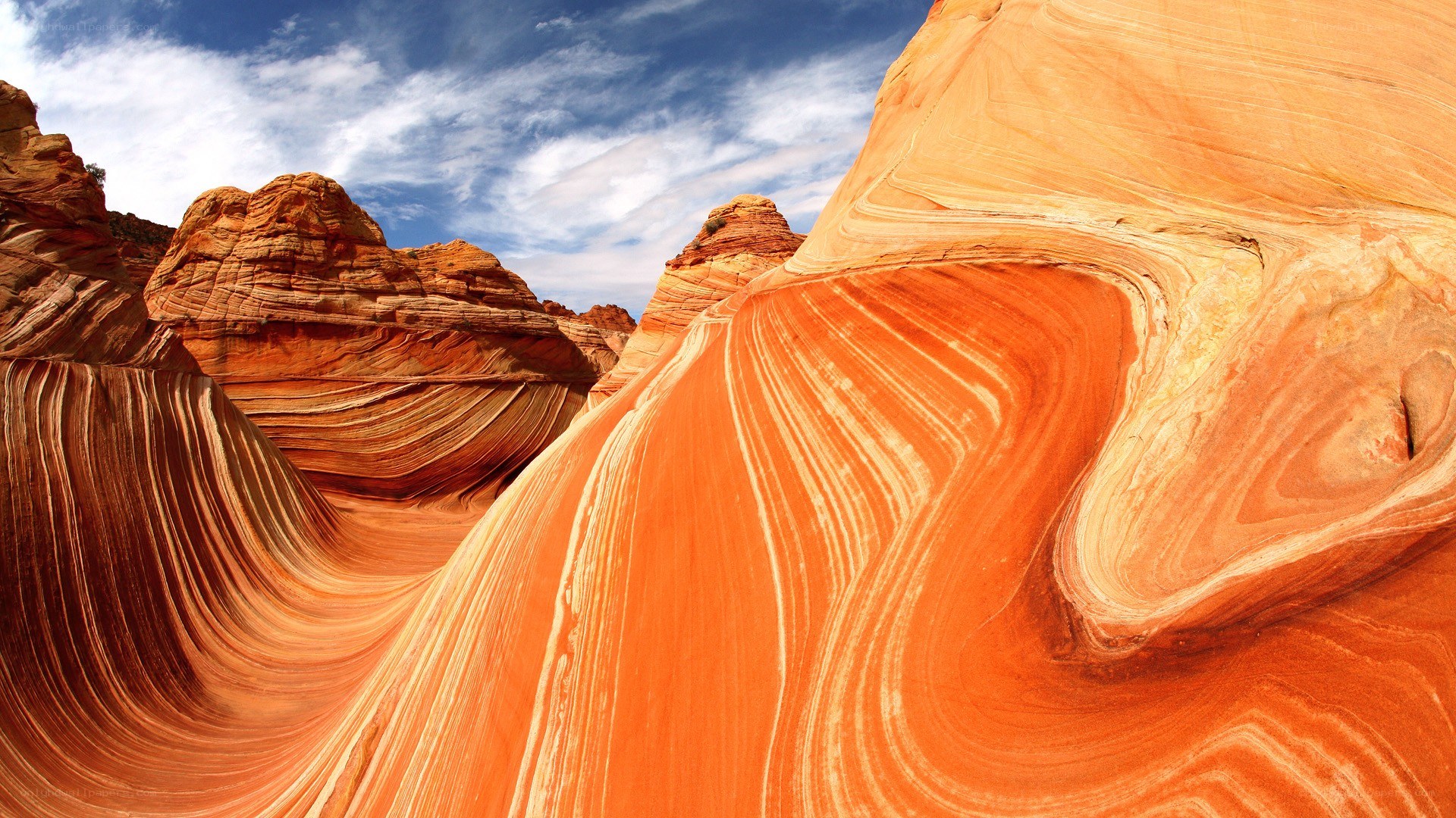 Wavy sandstone formations