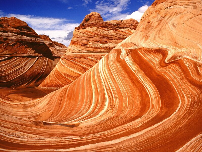 Wavy sandstone formations
