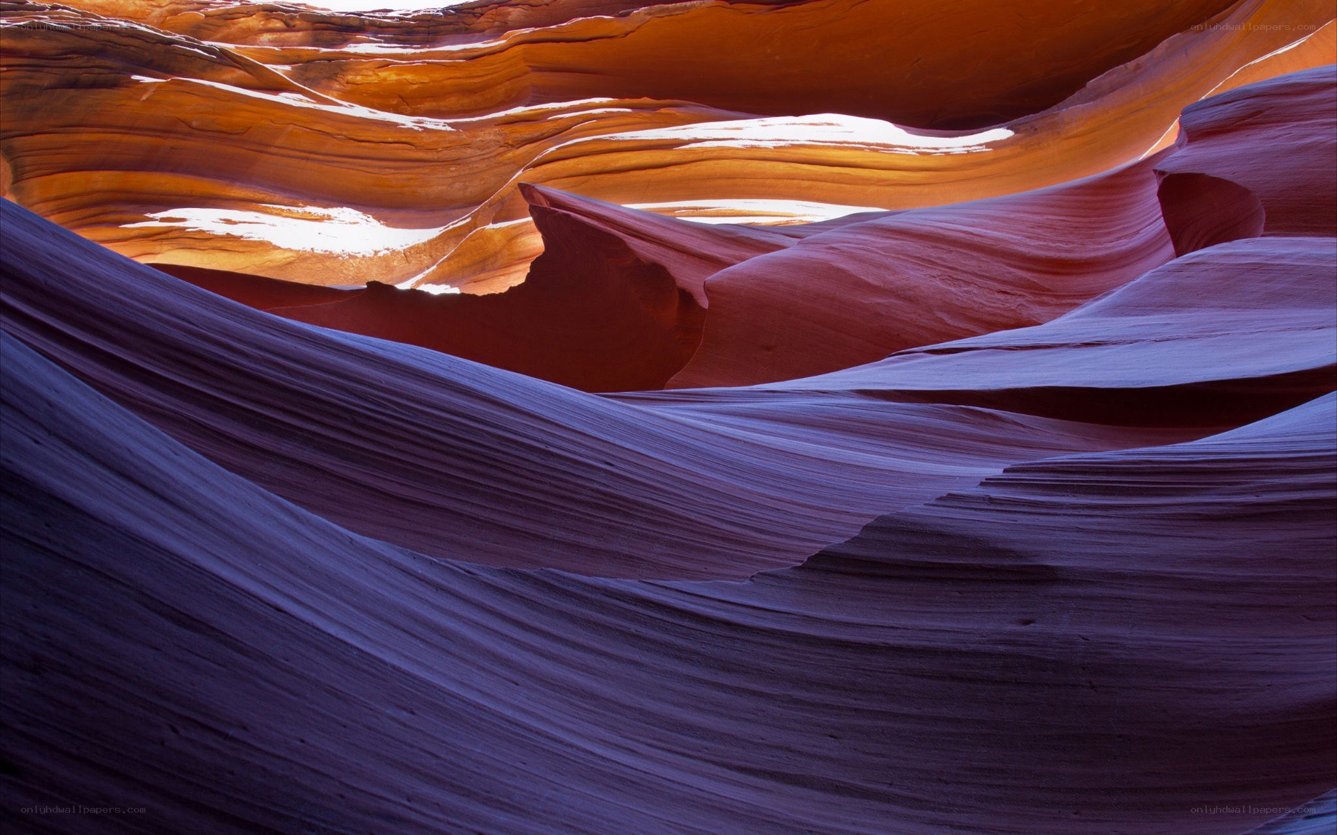 Wavy sandstone formations