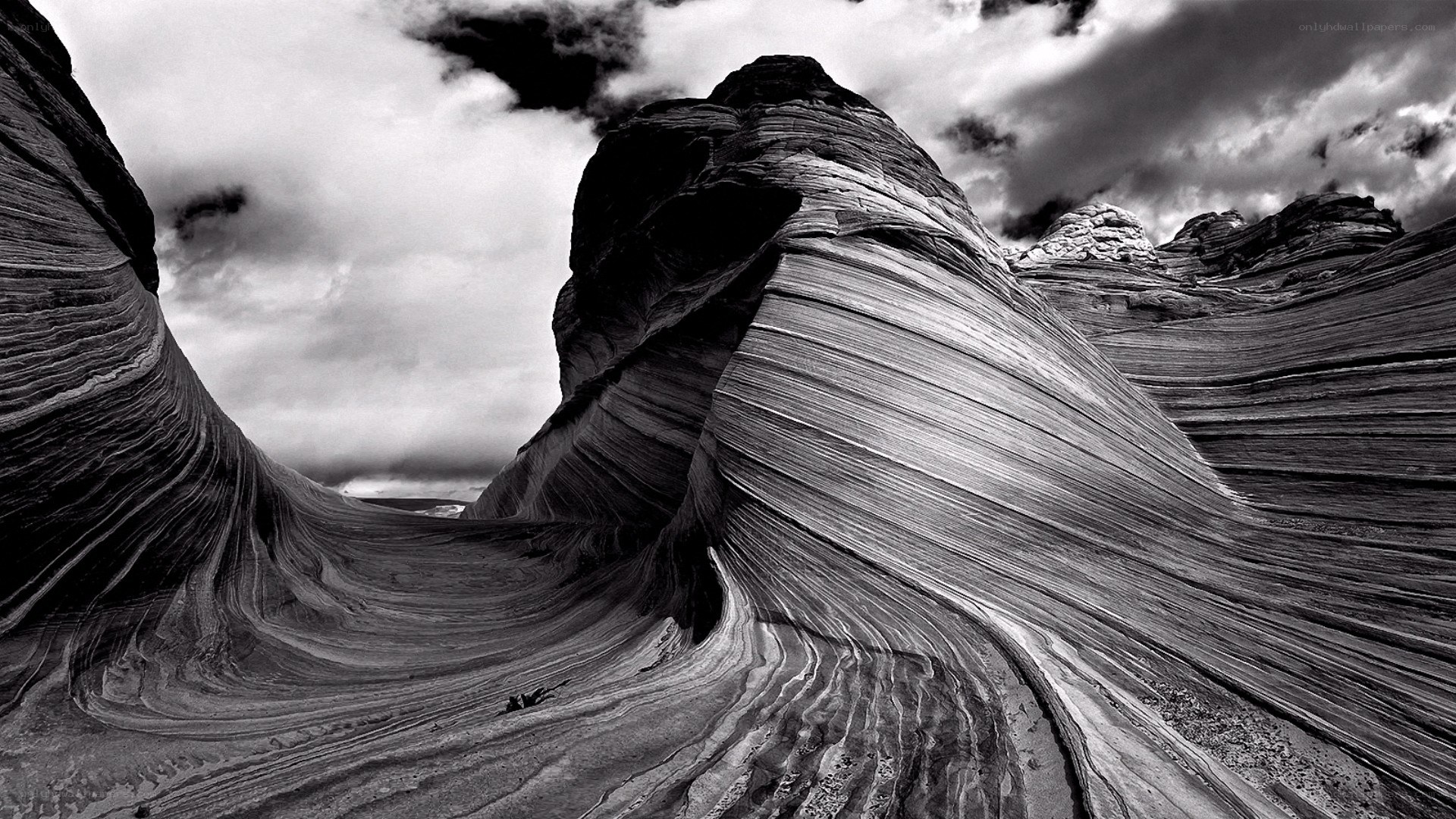 Wavy sandstone formations