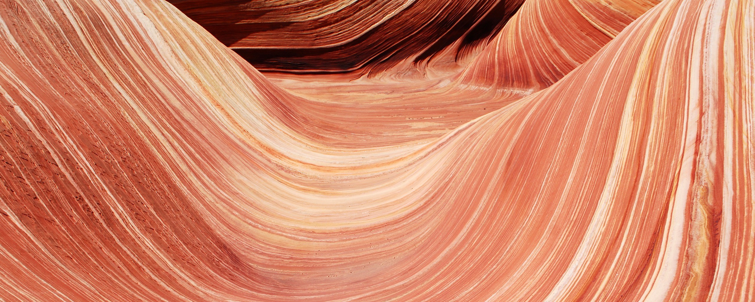 Wavy sandstone formations