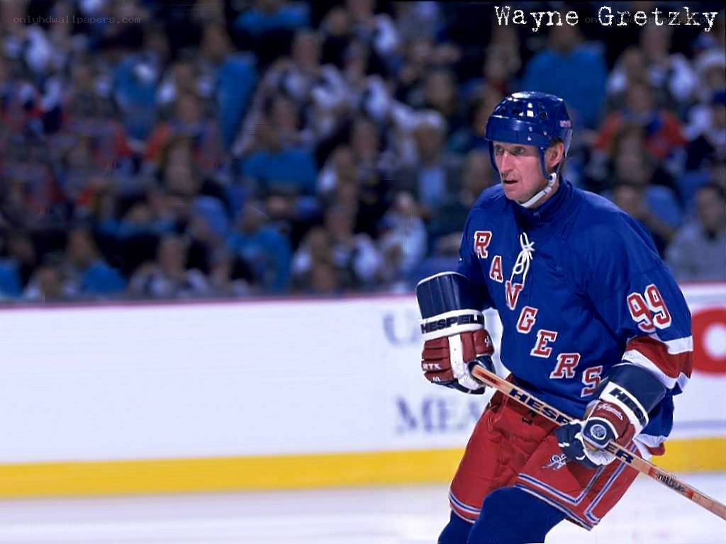 Wayne Gretzky playing hockey