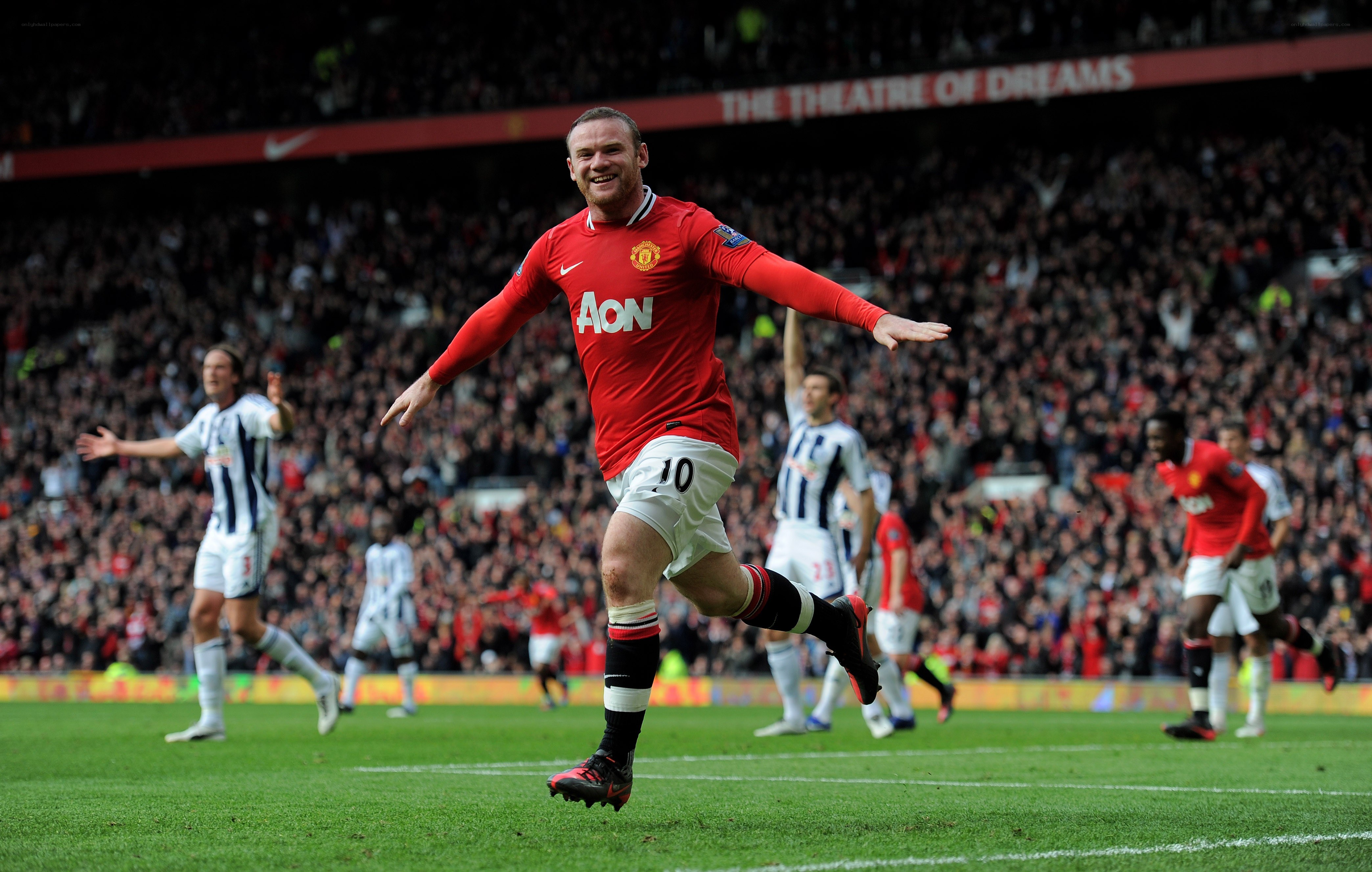 Wayne Rooney celebrates goal