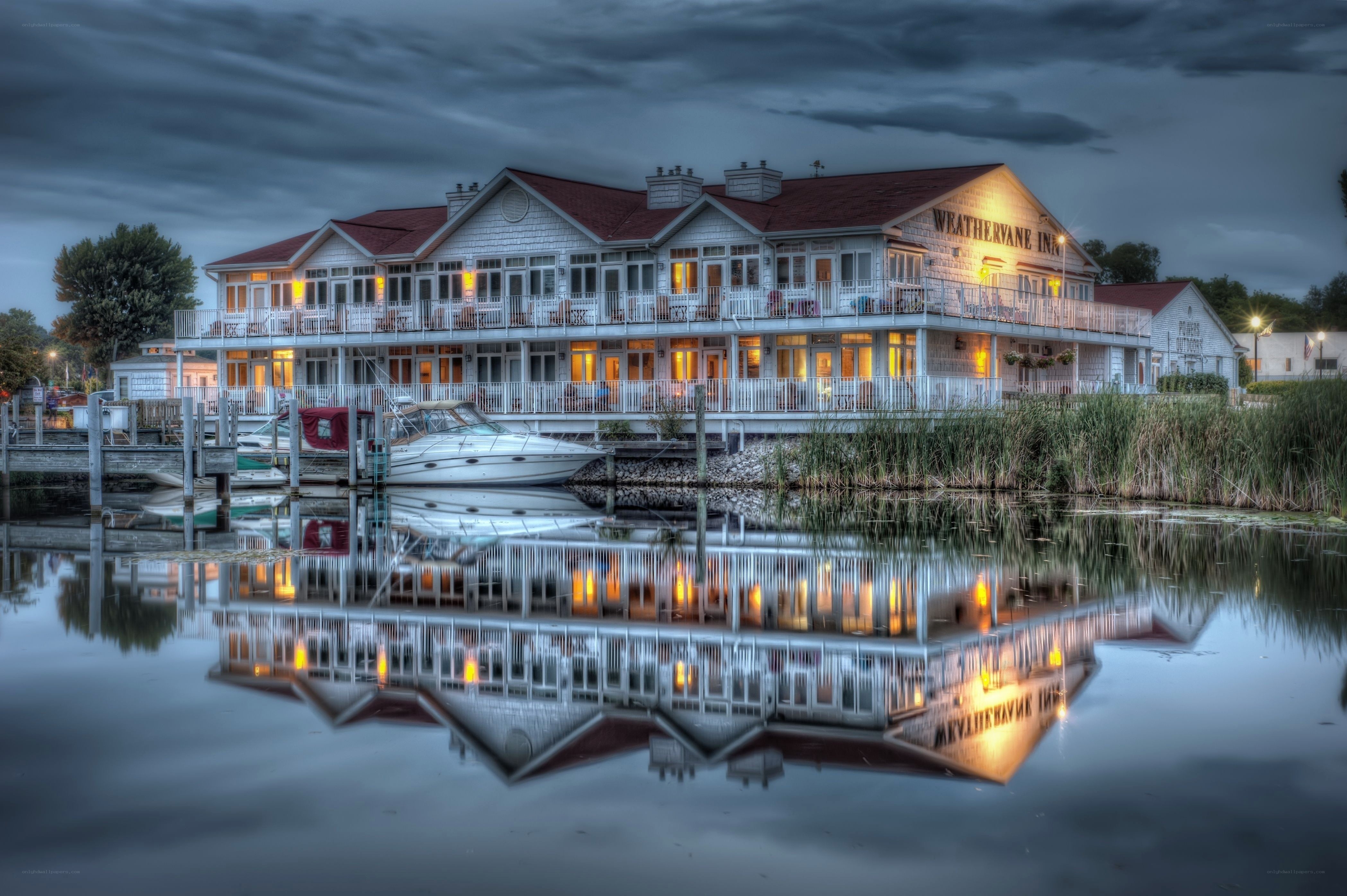 WeatherVane Inn at dusk