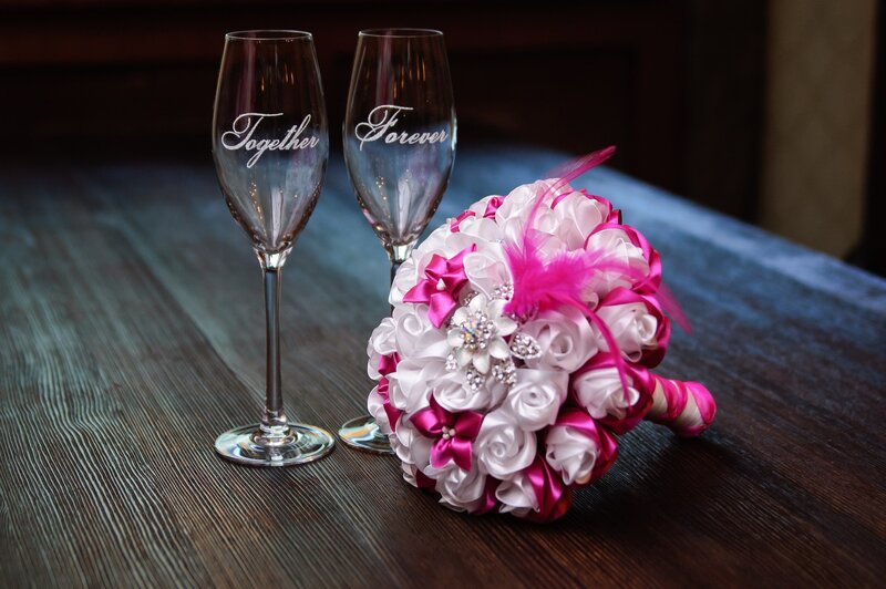 Wedding Bouquet and Glasses — Pink