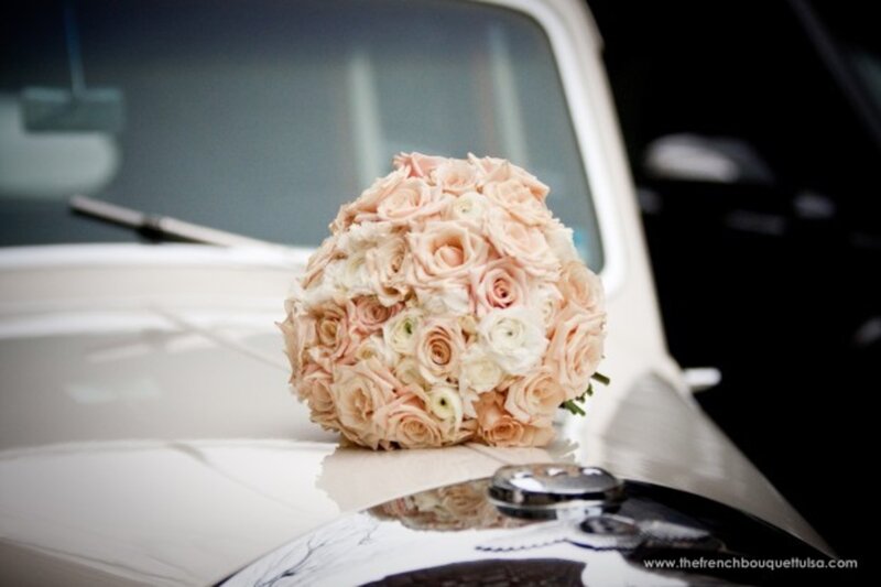 Wedding Bouquet on Car — Pink