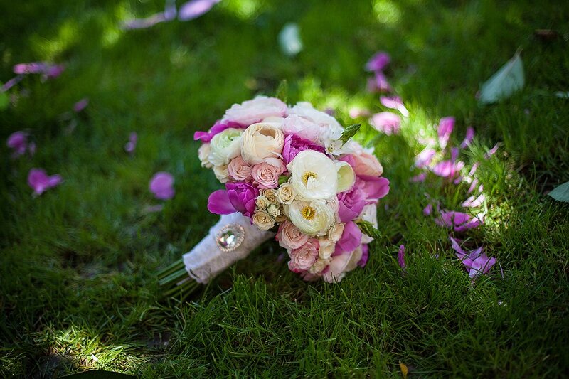 Wedding Bouquet on Grass — Green, Serene