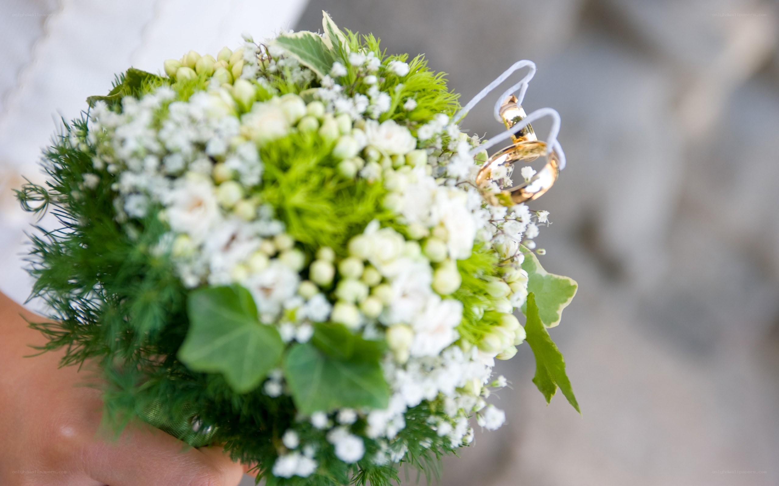 wedding bouquet with rings