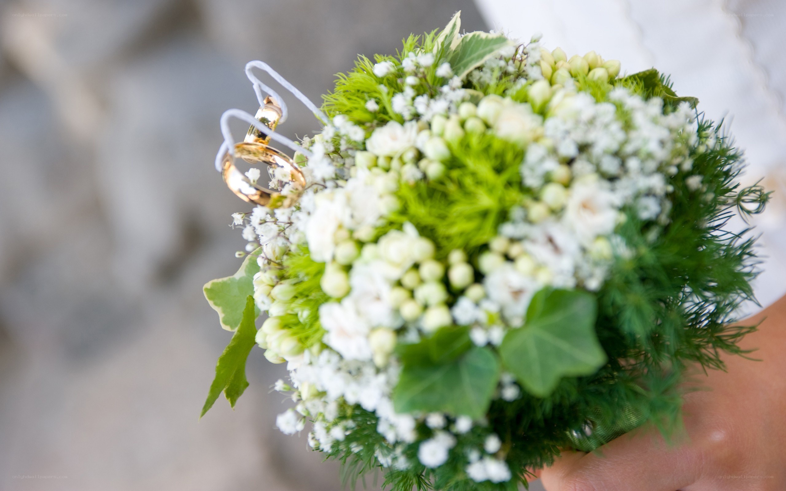 wedding bouquet with rings