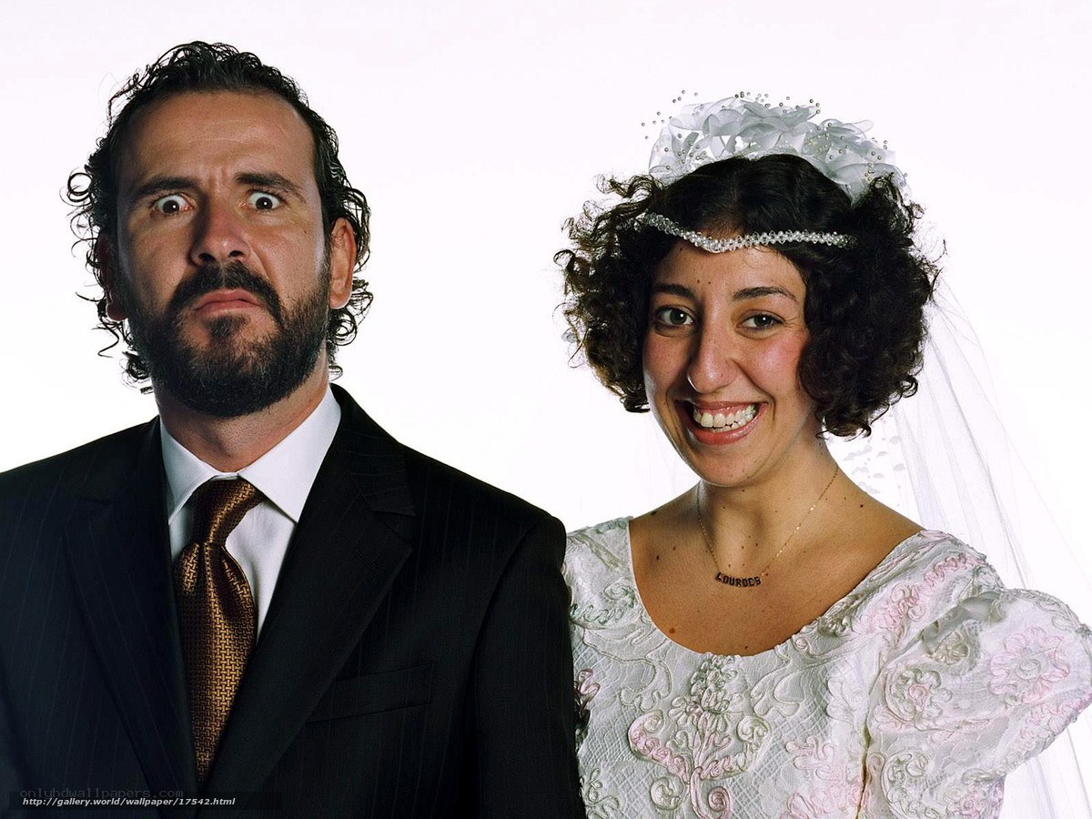 Wedding couple with funny expressions