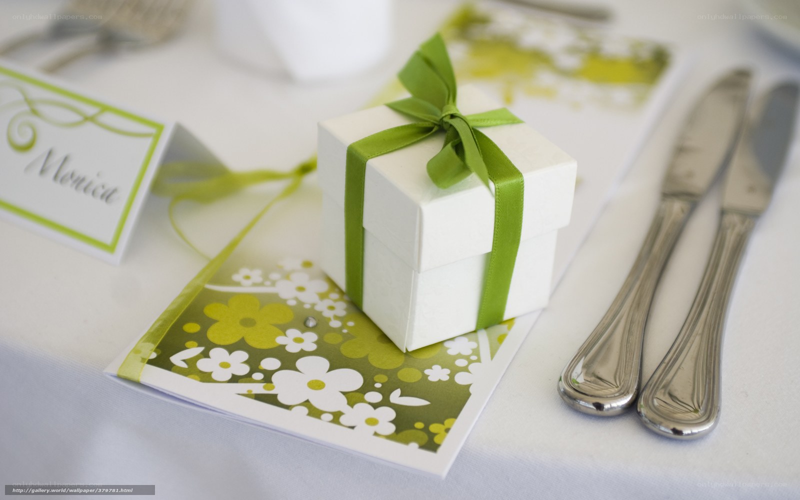 Wedding favor with green ribbon